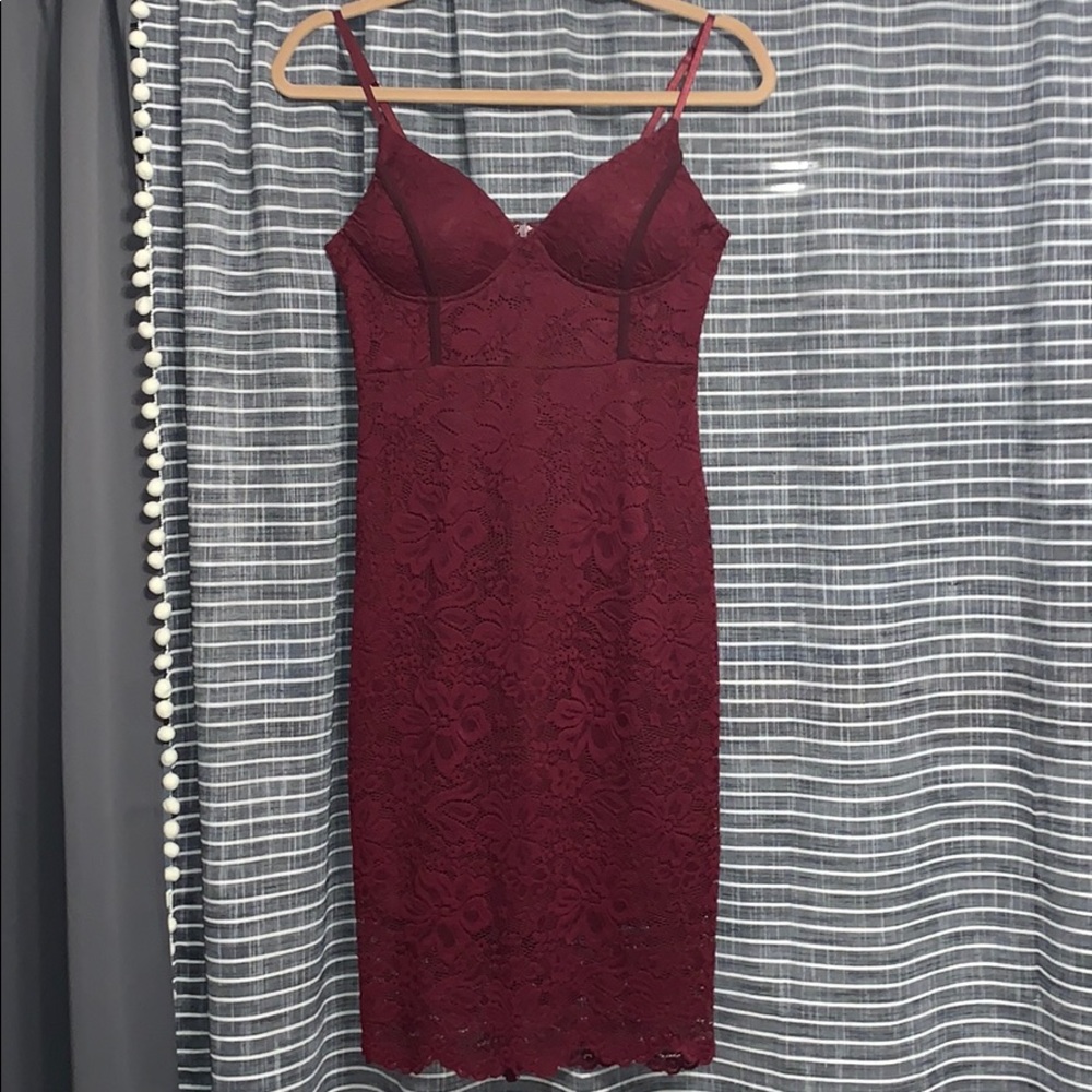 Bodycon red lace dress